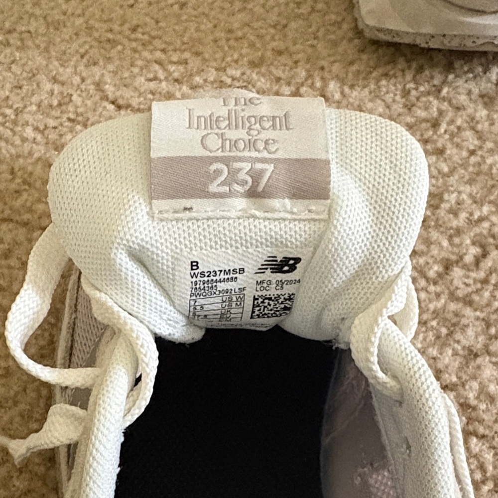 New Balance Gray and White Women's 7, Very clean and like new. - Picture 4 of 5
